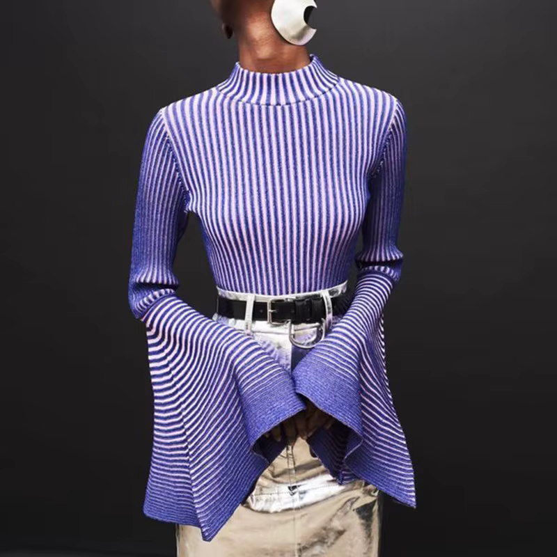 Pull élégant à manches longues pour femme, design à manches cloche tendance, coupe ajustée, col mont