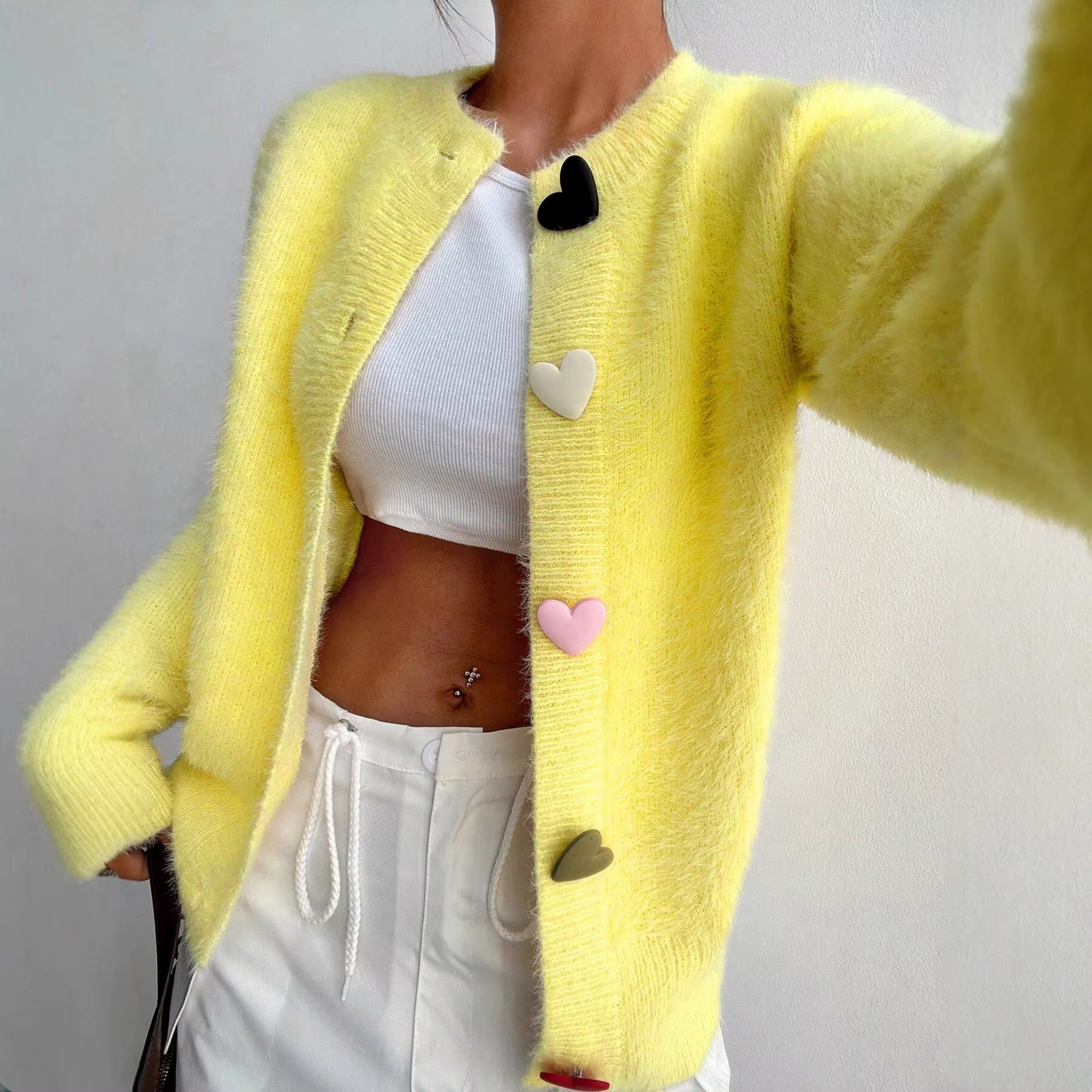 Cardigan jaune à manches longues pour femme, pull en tricot avec boutons en forme de cœur, mode auto