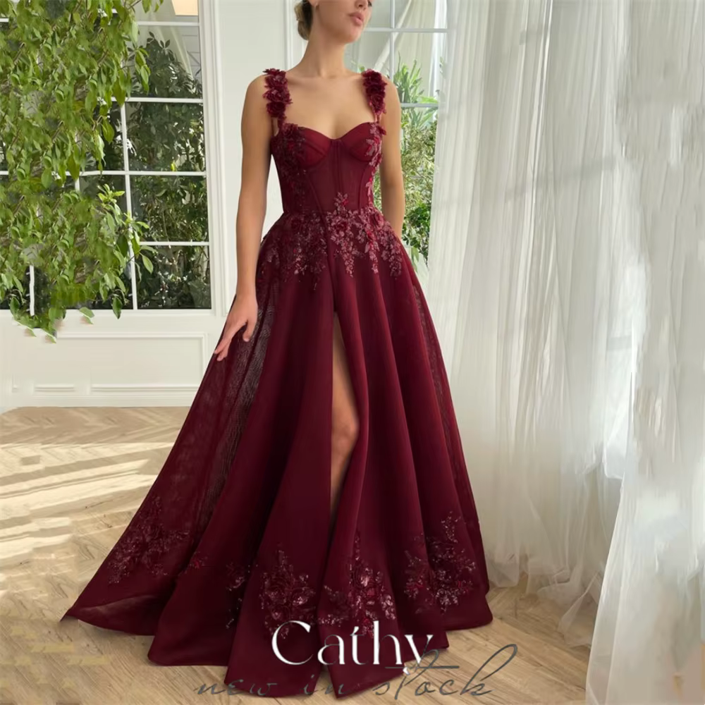 Cathy – robe de bal bordeaux, col en forme de cœur, tissu en dentelle et Tulle, fente latérale haute