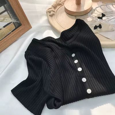 Tricoté à manches courtes T-shirt pull femmes printemps été 2025 mince ample col en v simple boutonn