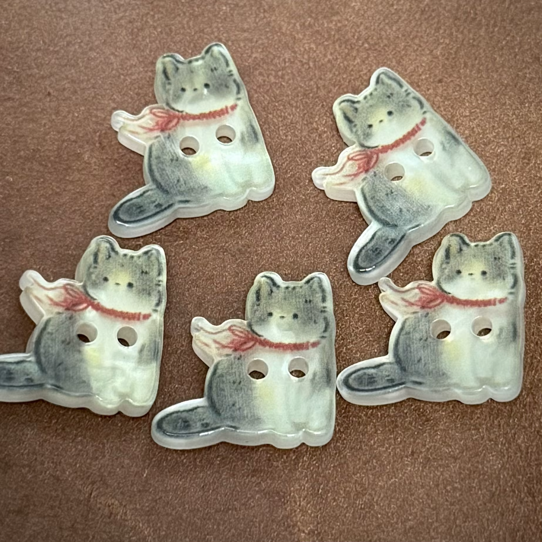 10 boutons rouges en forme de chat mignon pour la décoration de chemises, vêtements de poupée, artis