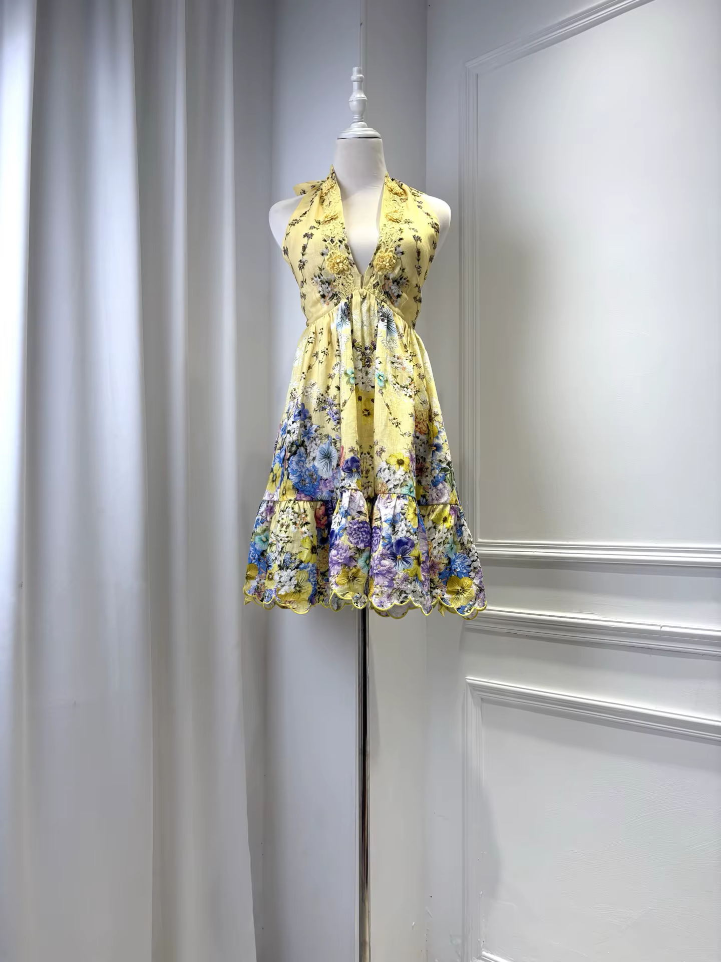 Robe Courte Femme en Lin Brodé Floral, Col Halter, Imprimé Fleuri, Taille Haute, Sans Manches, Dos N