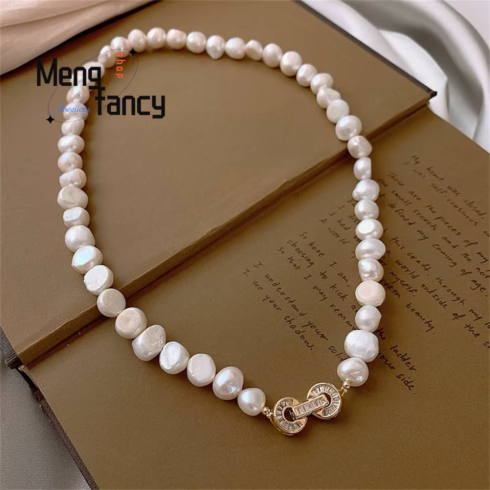 Collier de perles d'eau douce de forme irrégulière baroque, légèrement réglé avec un design élégant