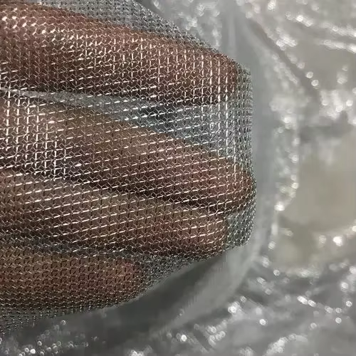Tissu élastique en maille brillant, léger, petite grille, fil doré et argenté, ajouré de styliste, b