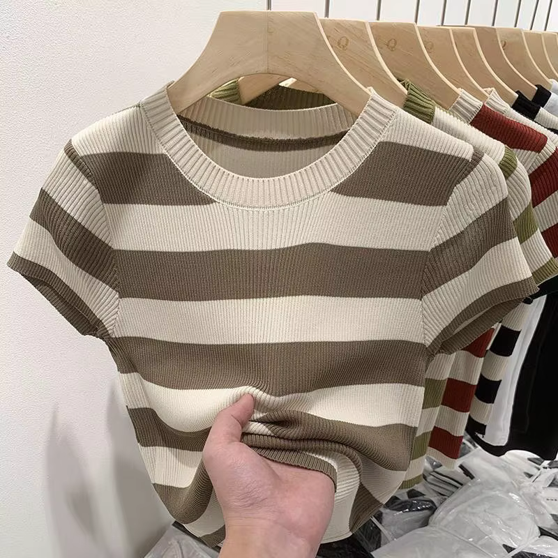 Nouveau pull pour femme Printemps-Été 2026, col rond, rayé, à manches courtes, tricoté, style coréen