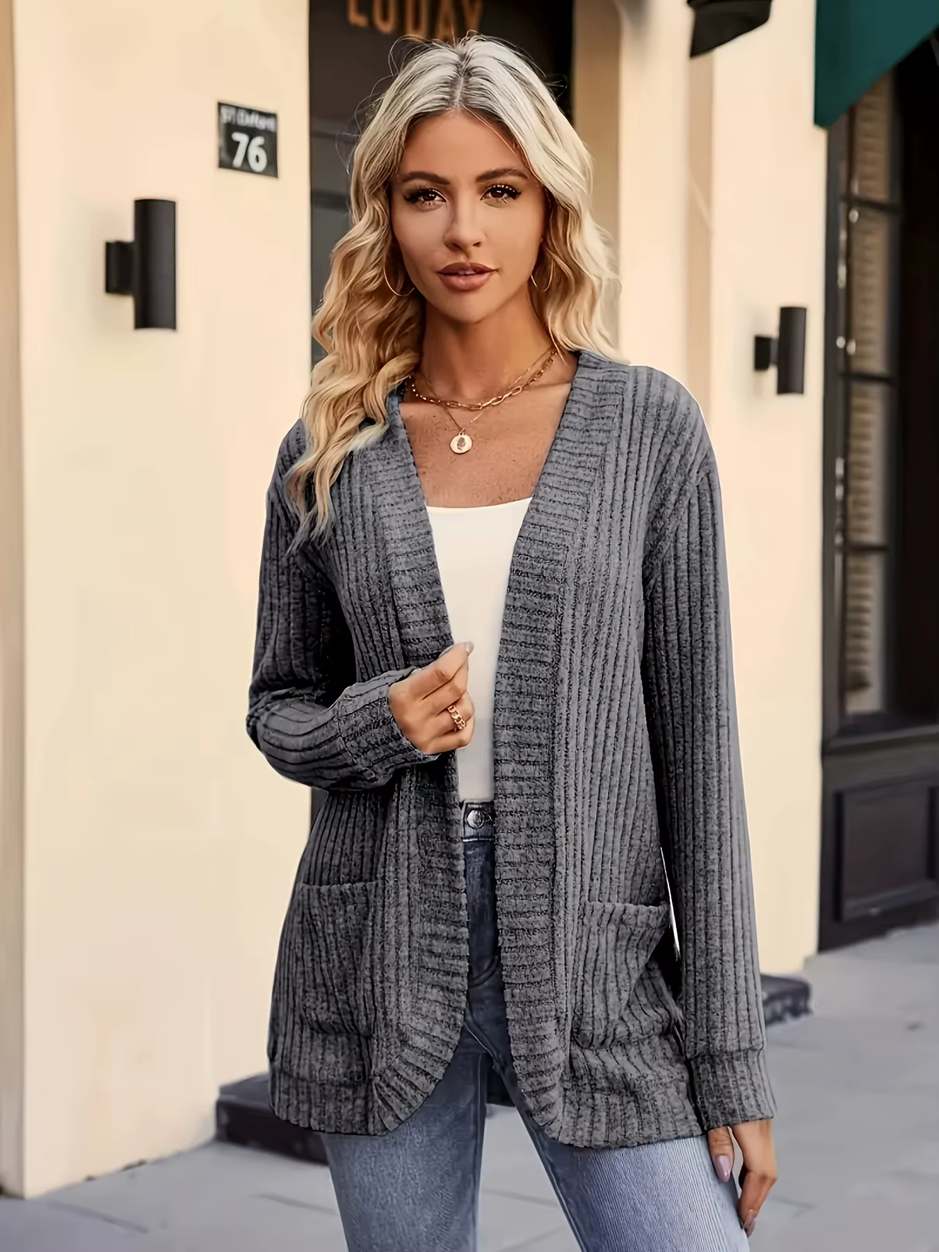 Pull en tricot long à col en V pour femme, motif directionnel tendance, style ample et élégant, coup