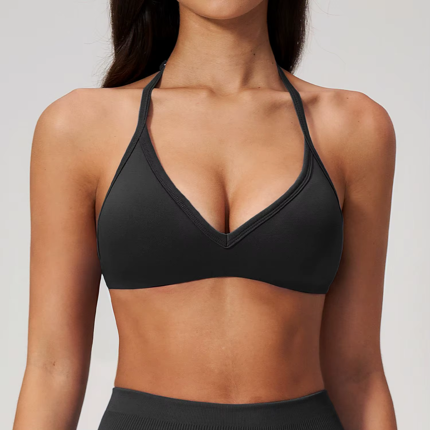 Soutien-gorge de sport à col halter et décolleté en V | Bralette de yoga ultra-douce