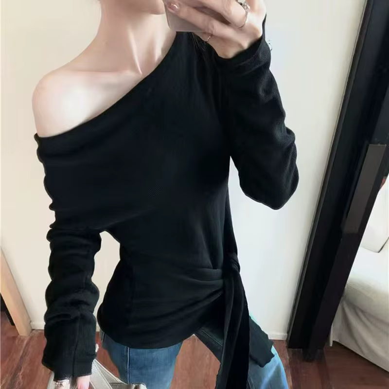 Atmosphère violet col Oblique une épaule pull pour les femmes 2025 début du printemps nouvelle sangl