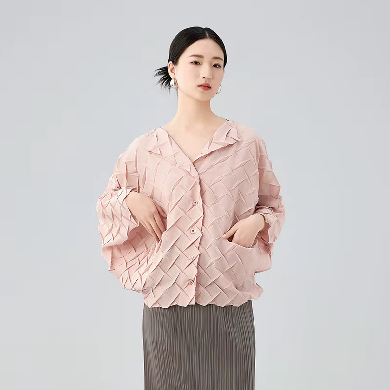 Miyake veste plissée pressée à la main 2025 été nouveau Premium Sense col en v couleur unie simple b