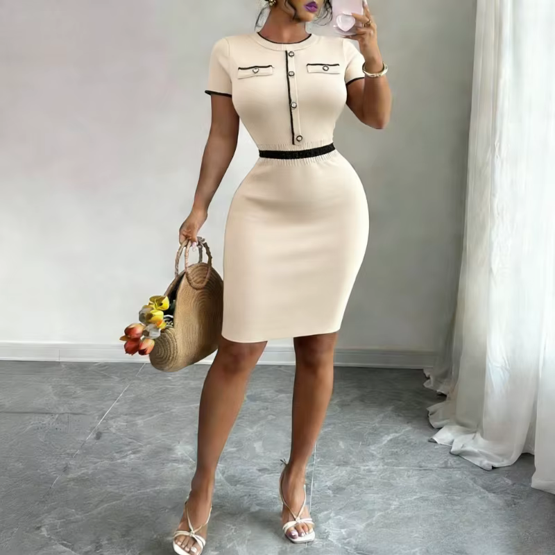 Robe Courte Moulante en Maille Extensible Beige à Manches Courtes et Col Rond pour Femme avec Détail