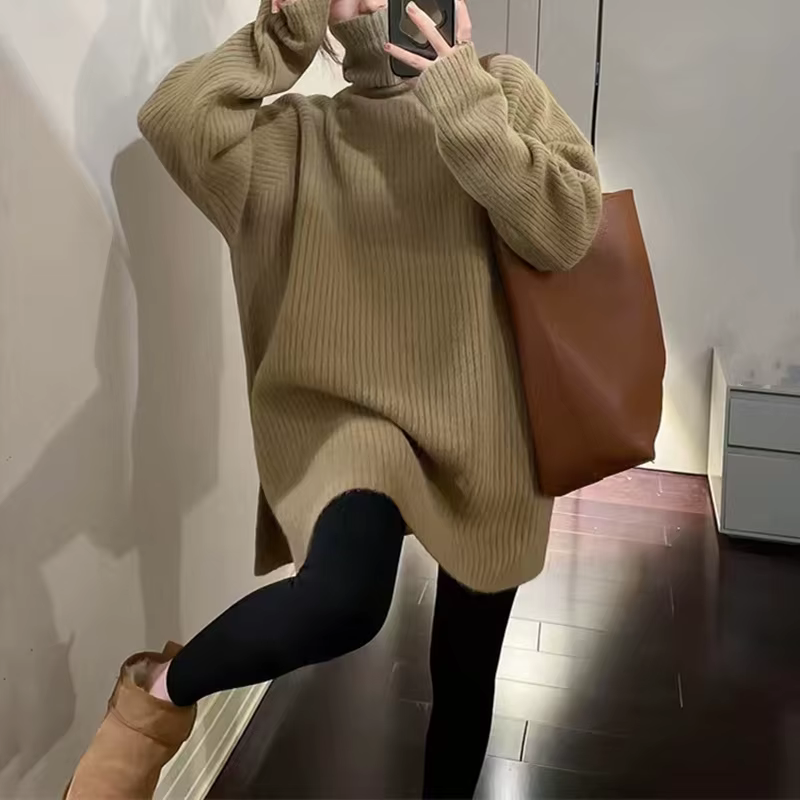 Pull à col roulé de style paresseux pour femmes en hiver, avec un nouveau design fendu et un haut pu
