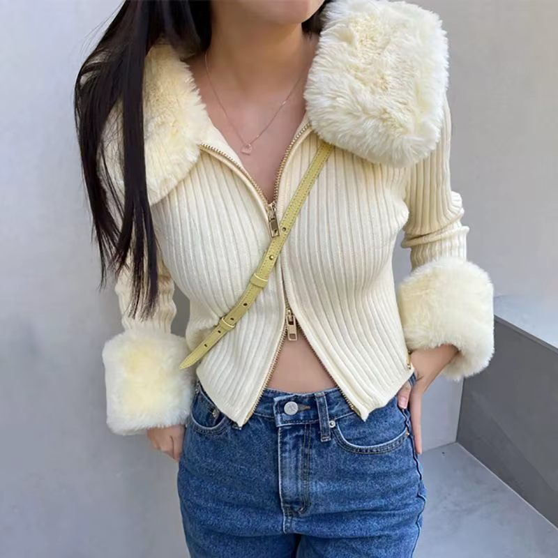 Nouveau pull en tricot coupe cintrée pour fille de style universitaire avec col en fourrure et conce