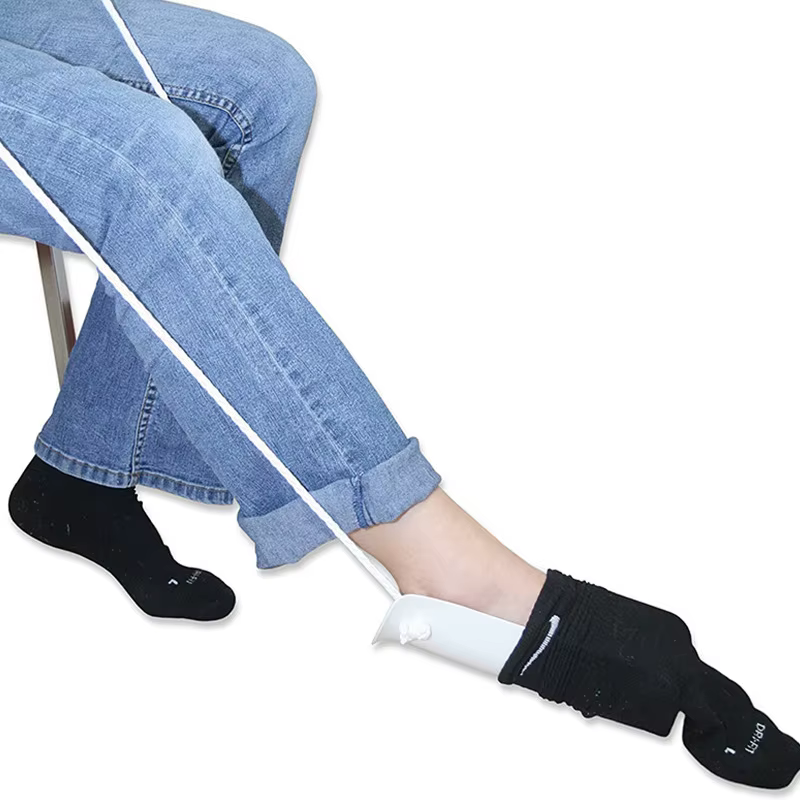 Aides à l'habillage : Dispositif d'aide à la mise et au retrait des chaussettes, glissière pour bas, dispositif d'assistance à la traction, cordon réglable pour personnes âgées, seniors et femmes ence