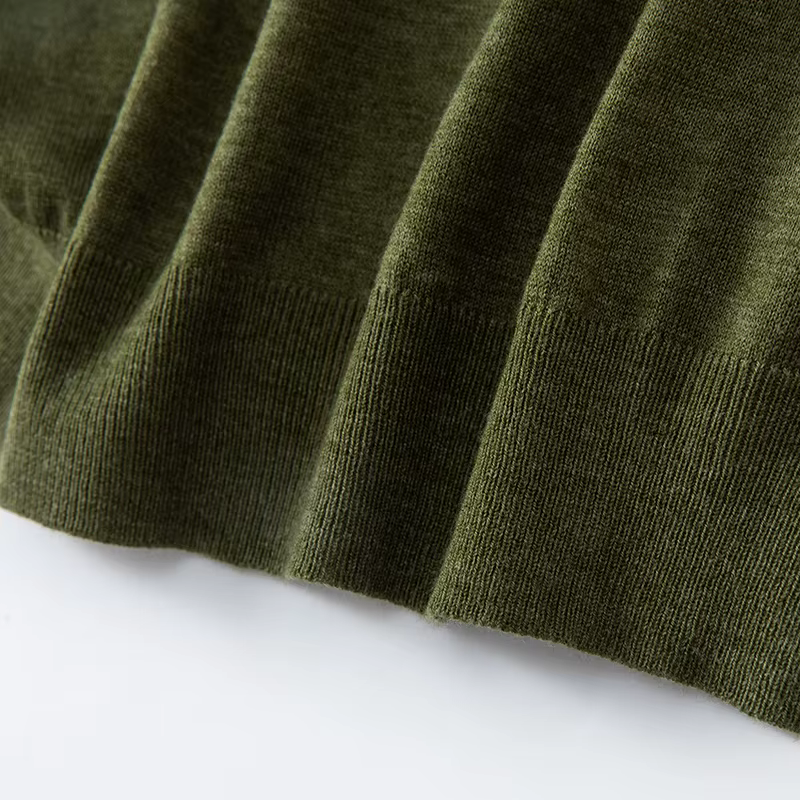 Pull en laine peignée à col rond et manches courtes pour femme