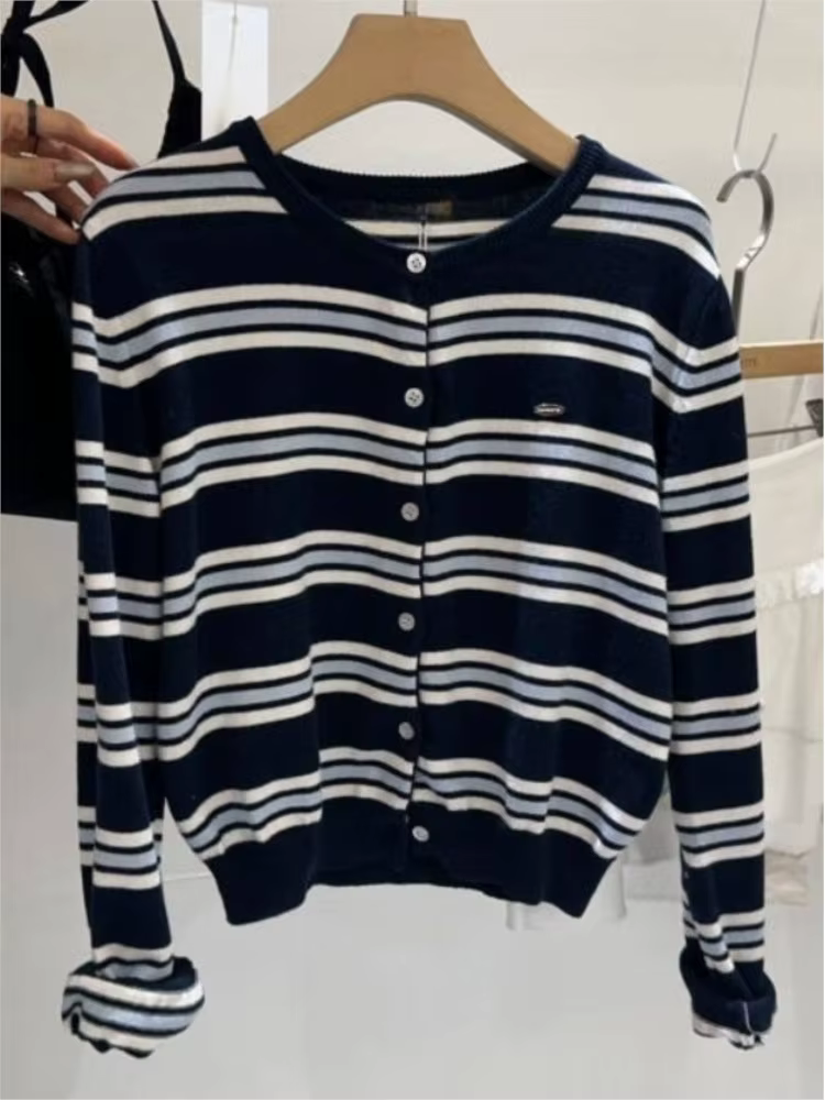 Cardigan tricoté à rayures classiques pour femmes