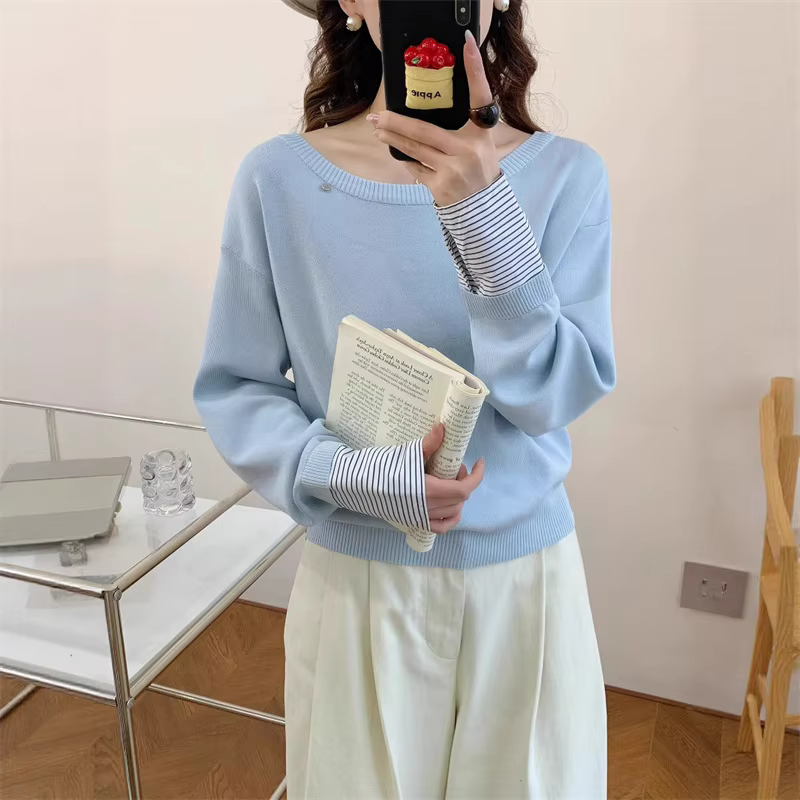 Pull en tricot épissé avec poignets rayés et épaules inclinées pour femmes
