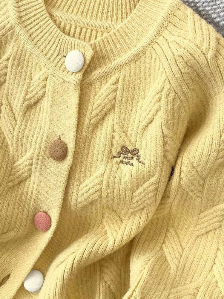 Cardigan jaune doux pour femmes