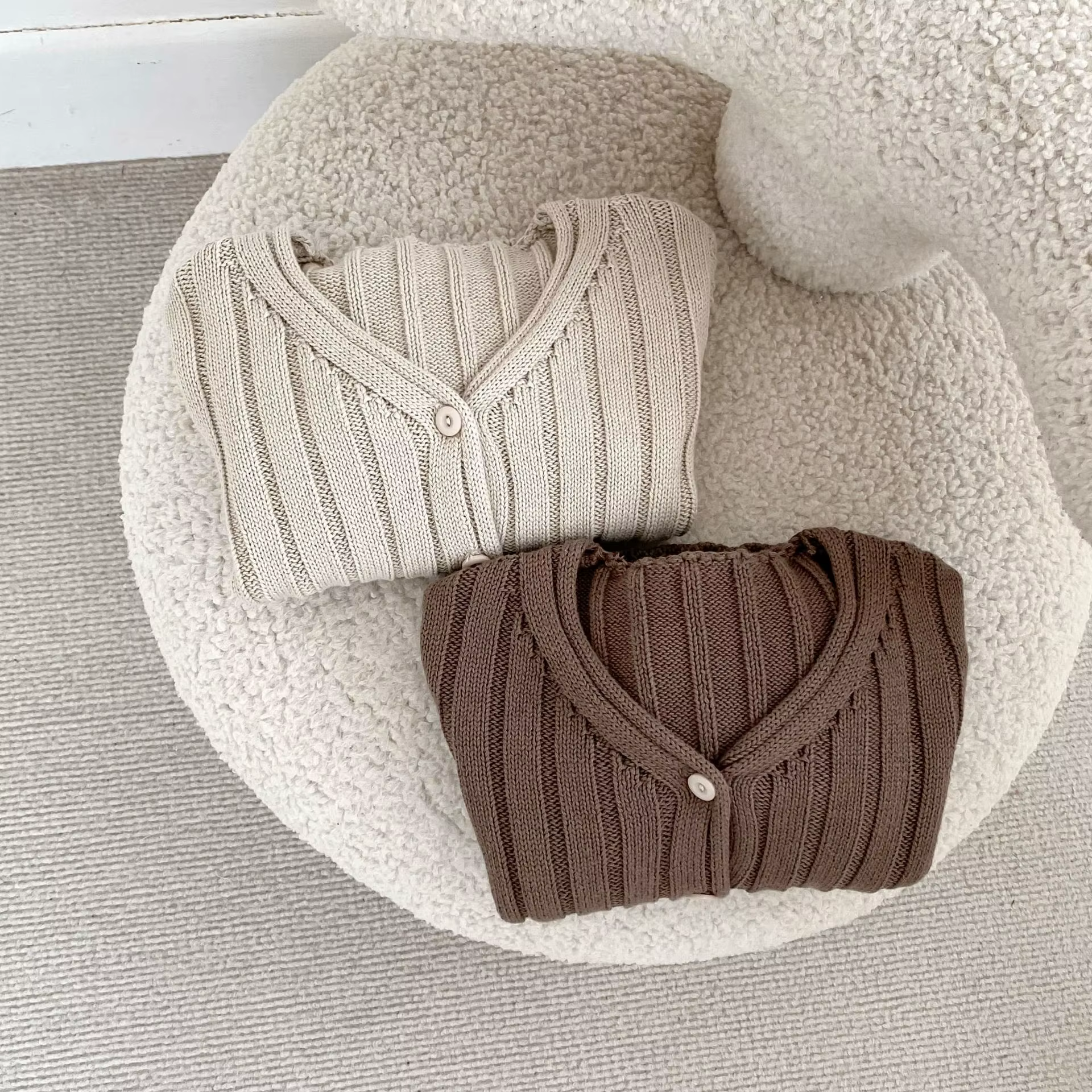 Pull pour filles, nouvelle collection printemps-automne 2026, vêtements pour enfants, style coréen, cardigan en tricot côtelé de couleur unie pour bébé fille