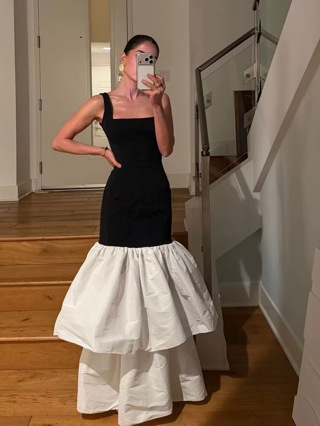 Robe de soirée longue Sharon Said Dubai noire et blanche à col carré avec jupe à volants étagés, robe de soirée formelle SF150 personnalisée