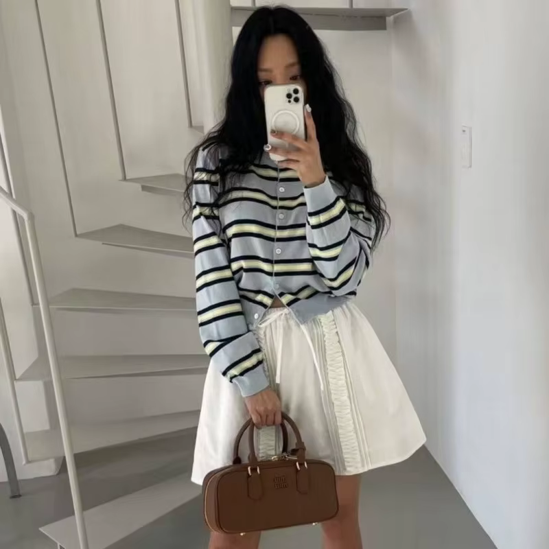 Cardigan tricoté à rayures classiques pour femmes