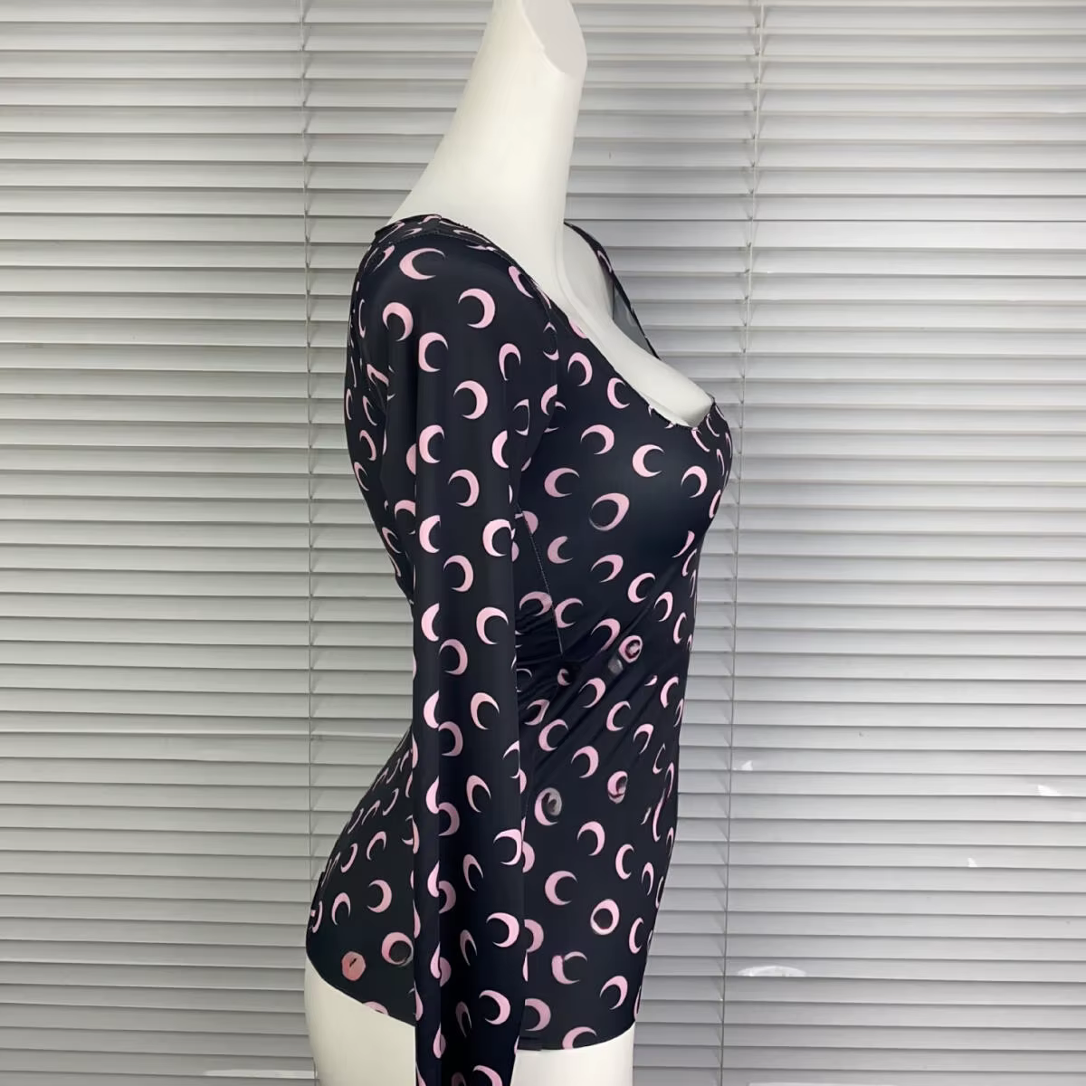 T-shirt à col carré imprimé lune pour femme, mode européenne et américaine, décontracté d'été, à manches longues, coupe ajustée, élastique et polyvalent