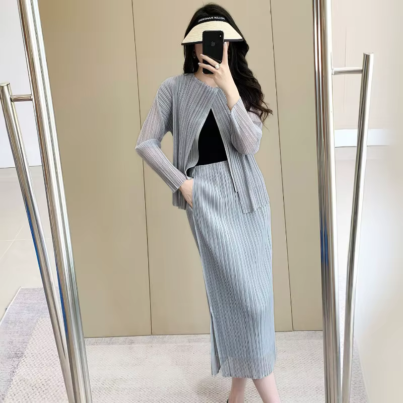 Ensemble plissé Miyake : Cardigan double épaisseur en maille à manches longues anti-UV et jupe élastique simple sans repassage – Collection été 2026 pour femme