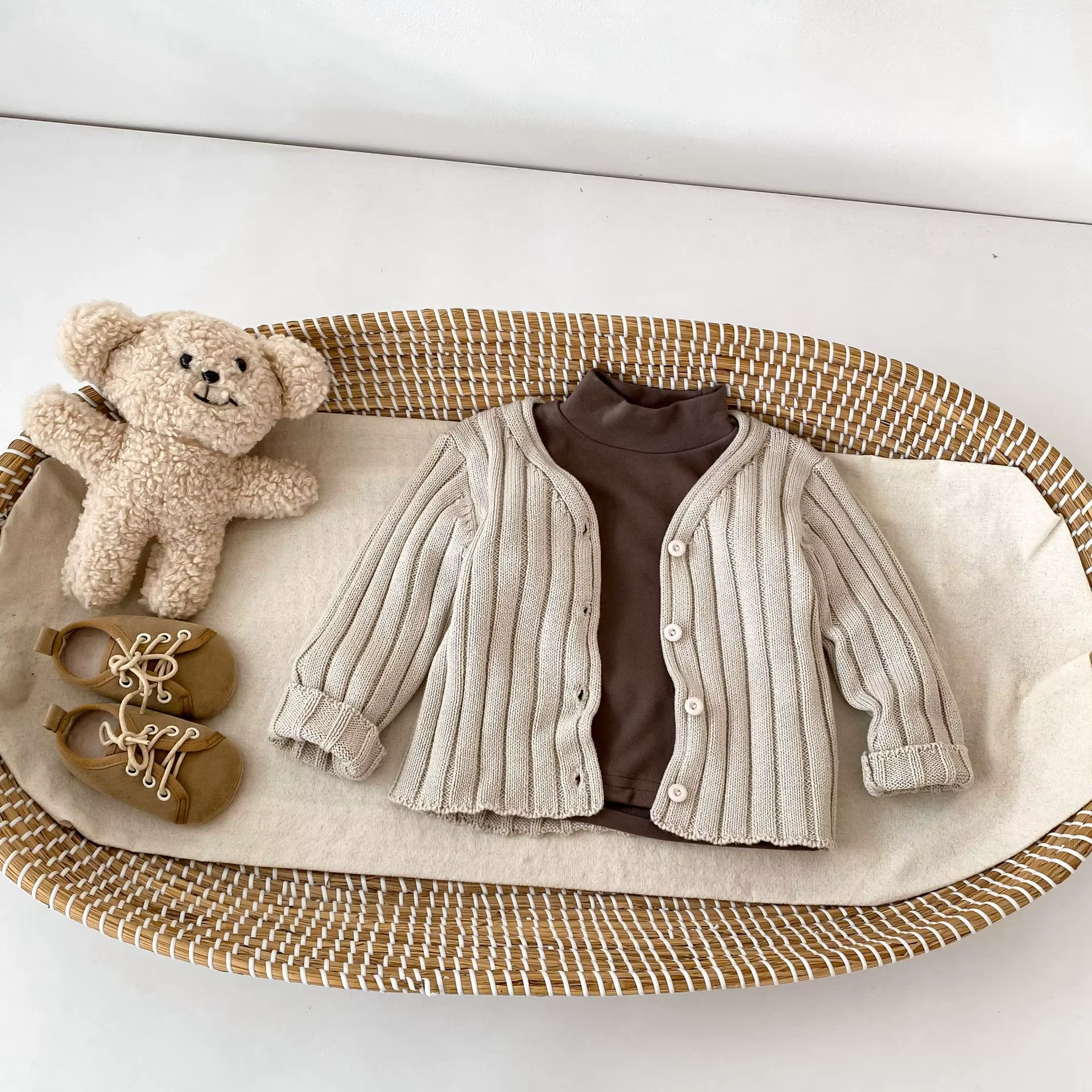 Pull pour filles, nouvelle collection printemps-automne 2026, vêtements pour enfants, style coréen, cardigan en tricot côtelé de couleur unie pour bébé fille