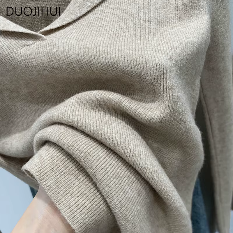Pull blanc à manches longues et col en V pour femme
