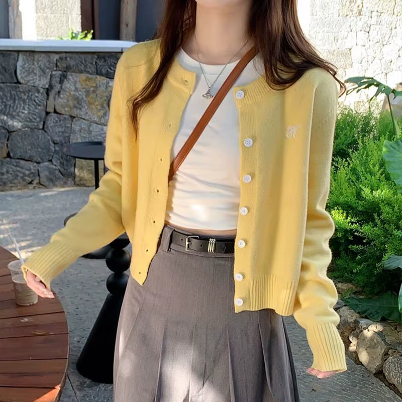 Cardigan pour femmes avec broderie, coupe ample, streetwear, automne-hiver, polyester extra lourd, boutonnage simple, gris, rouge, jaune, bleu