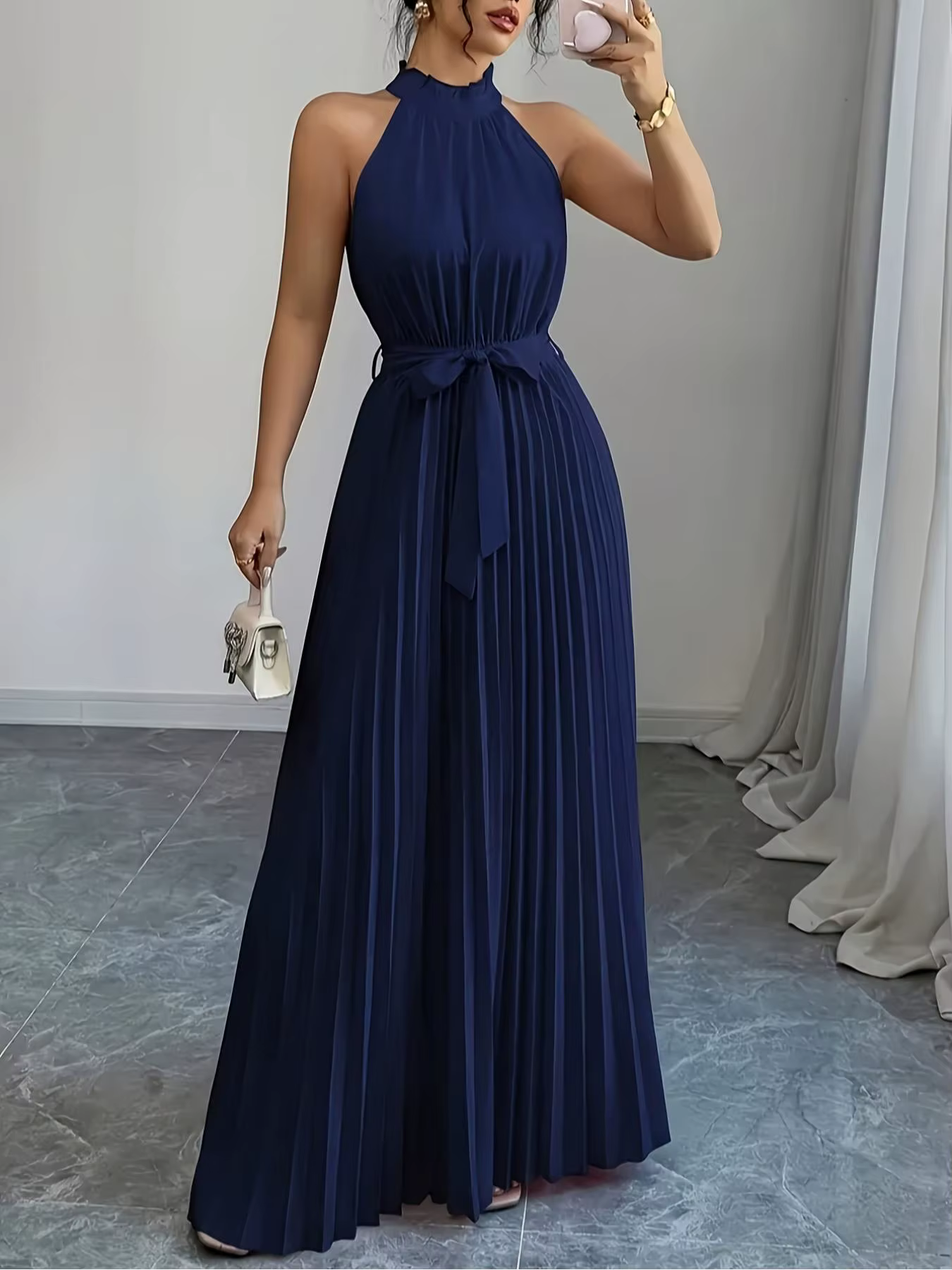 Robe élégante à col halter et épaules dénudées pour femme, mode estivale, longue et ample, effet froissé, avec ceinture à nouer à la taille