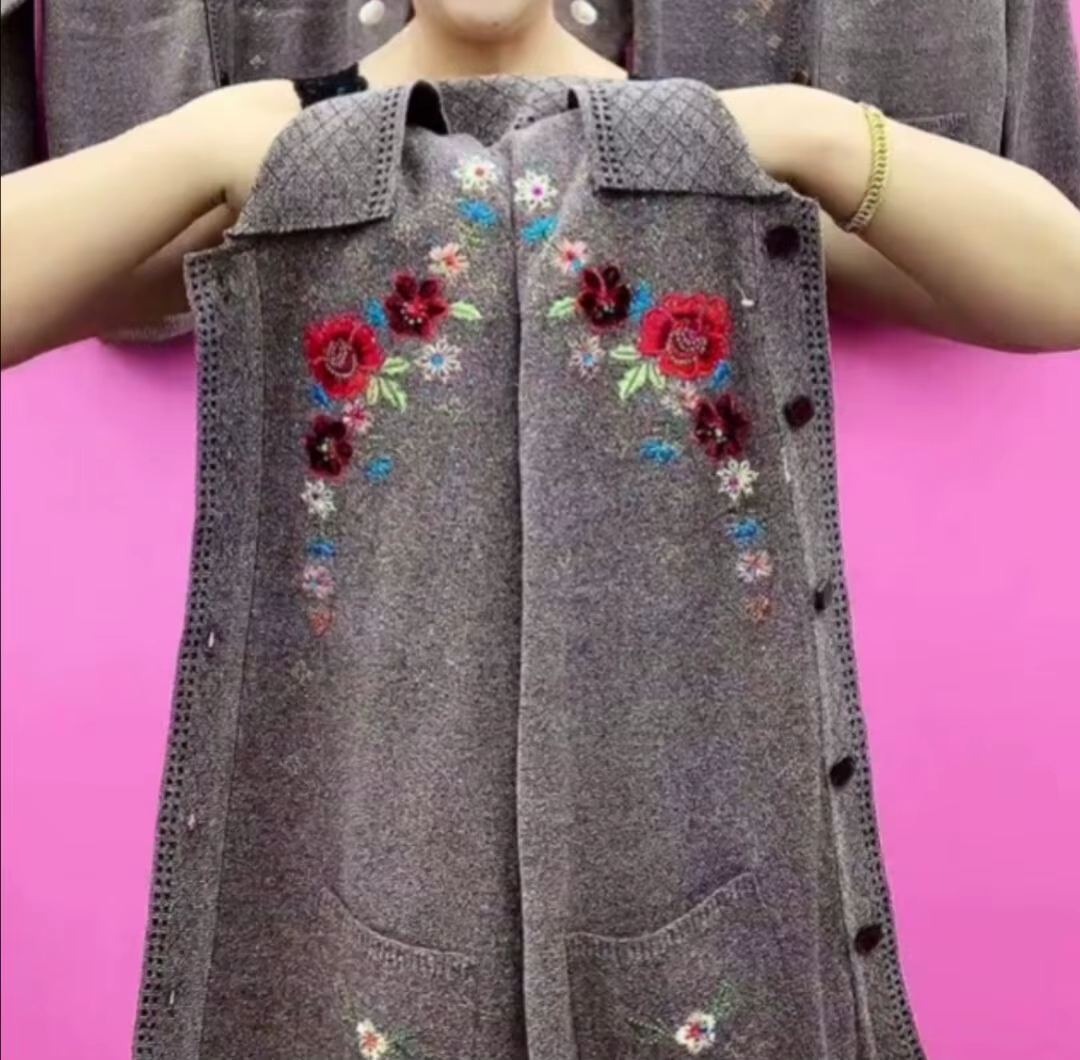 Cardigan brodé à col carré pour femme