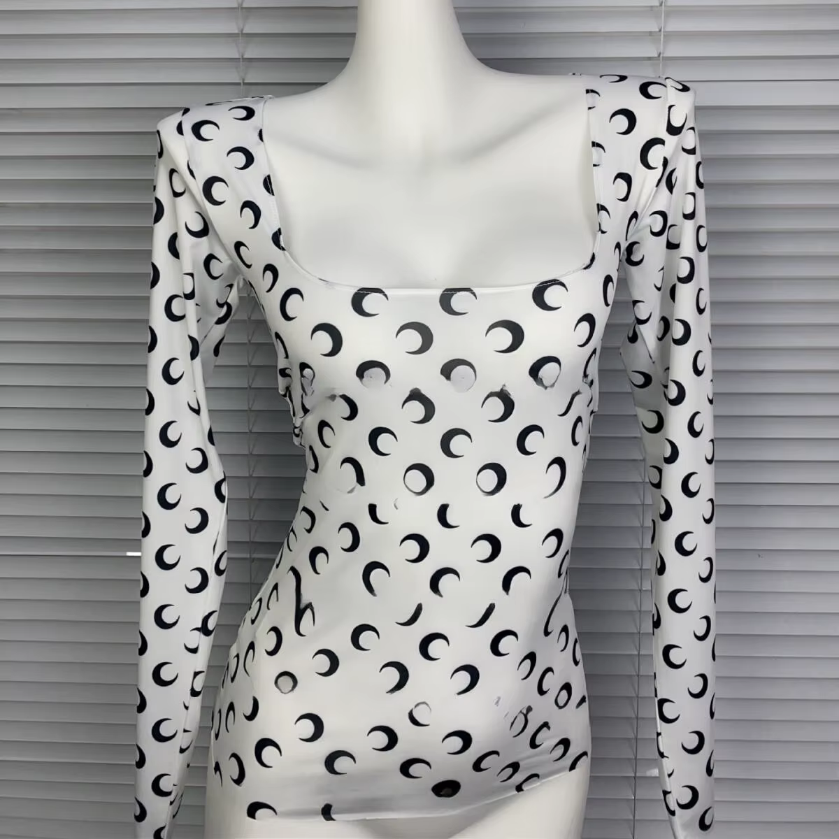 T-shirt à col carré imprimé lune pour femme, mode européenne et américaine, décontracté d'été, à manches longues, coupe ajustée, élastique et polyvalent