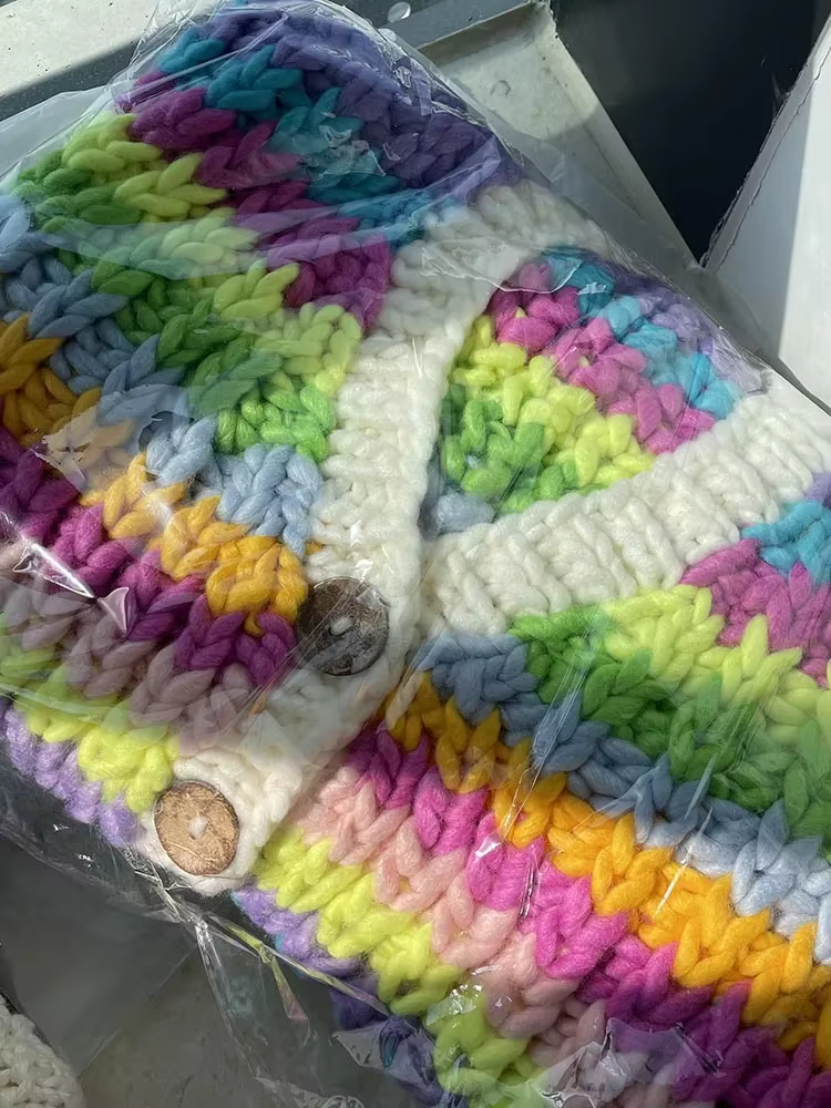 Femmes à la main arc-en-ciel coloré chaud gros tricot volumineux Cardigan multicolore pull manteau automne hiver nouveau dans les vêtements de femme