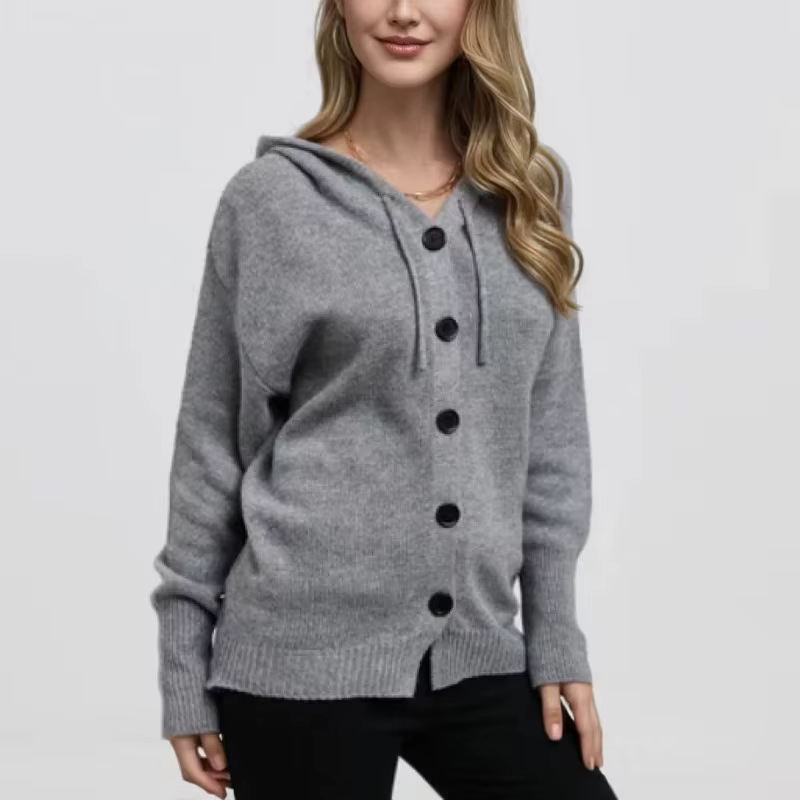 Pull tricoté à col en V et à capuche