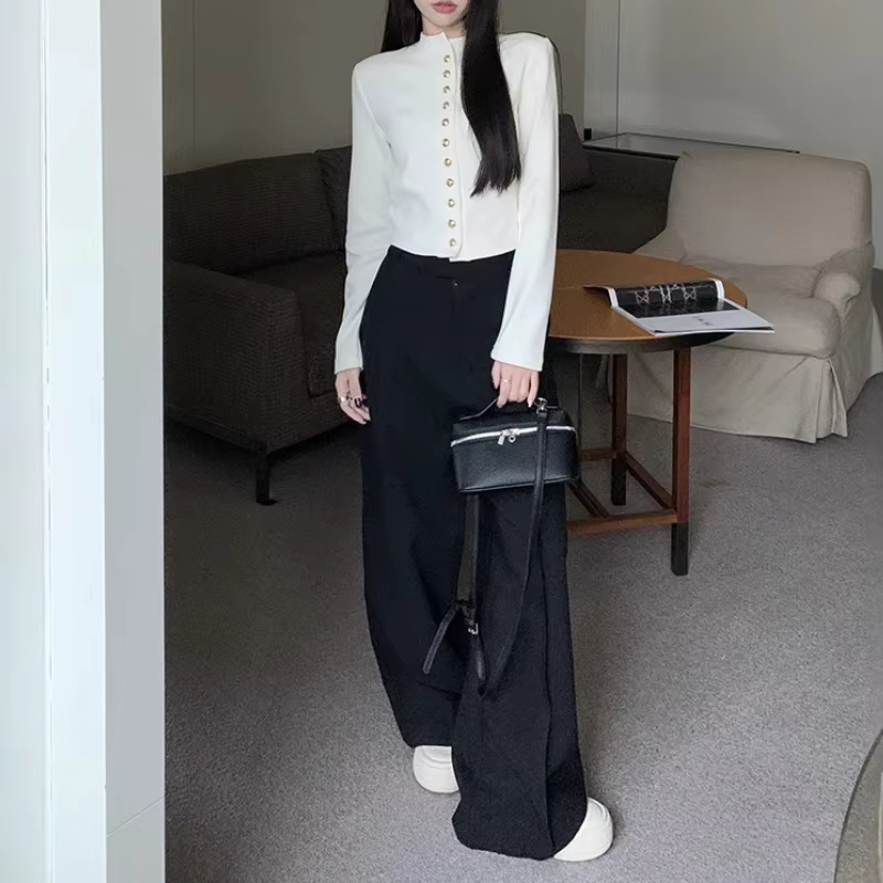 Cardigan court en maille noire pour femme