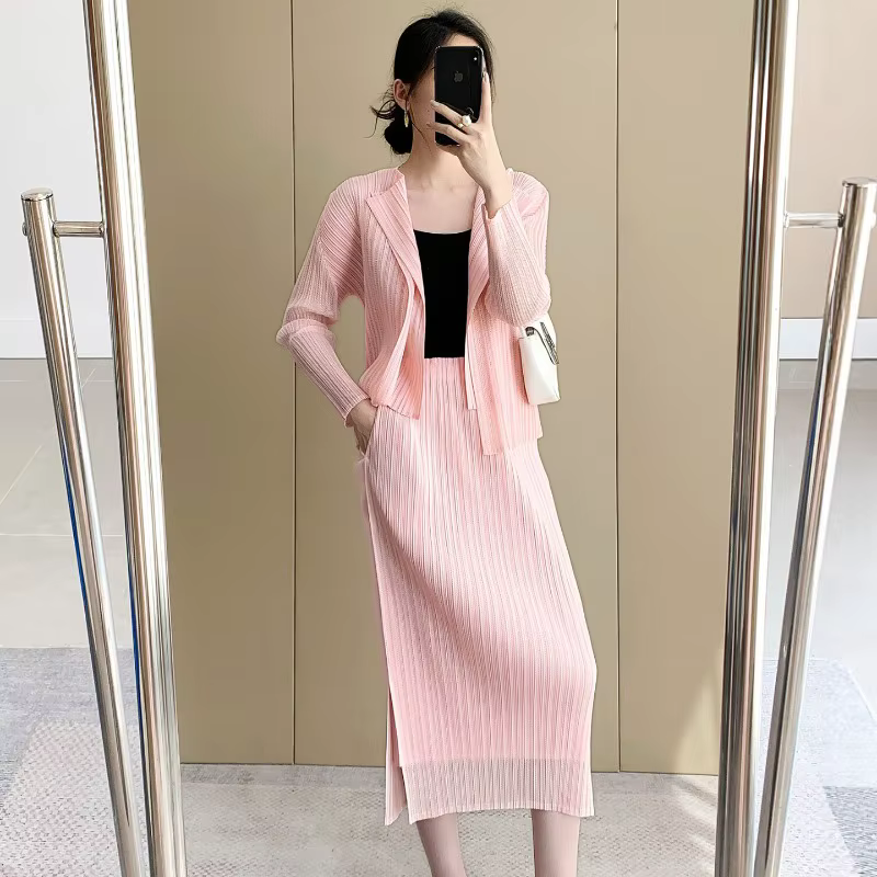 Ensemble plissé Miyake : Cardigan double épaisseur en maille à manches longues anti-UV et jupe élastique simple sans repassage – Collection été 2026 pour femme