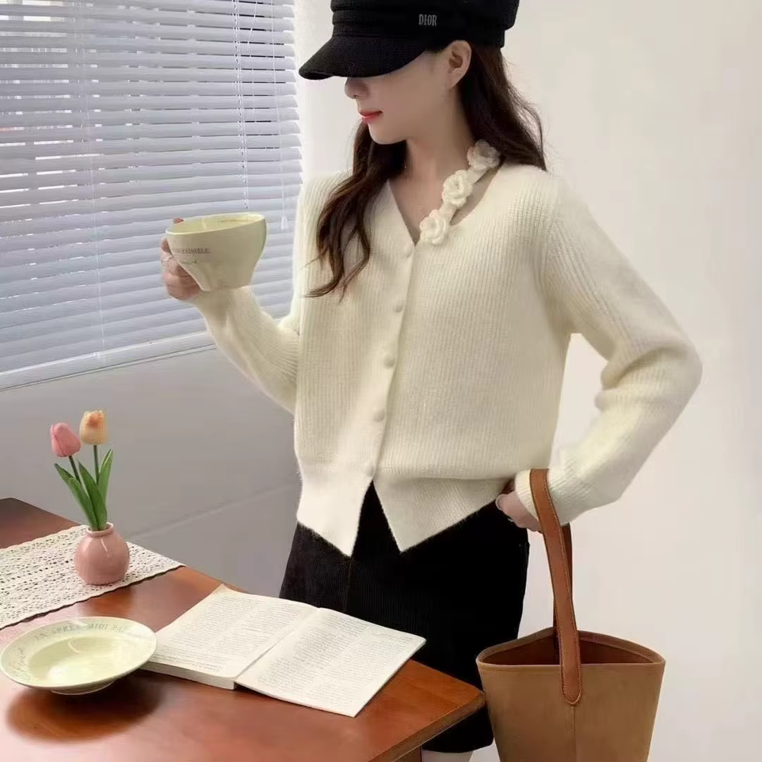 Cardigan à fleurs au crochet fait à la main pour l'automne et l'hiver