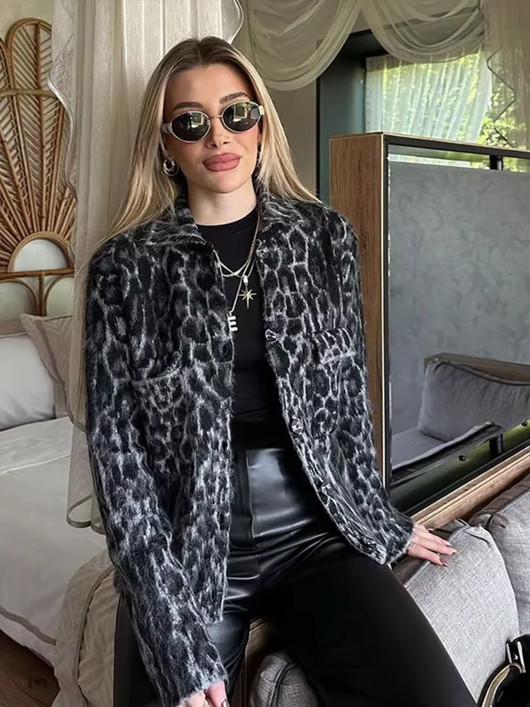 Cardigan en tricot pelucheux imprimé léopard pour femme