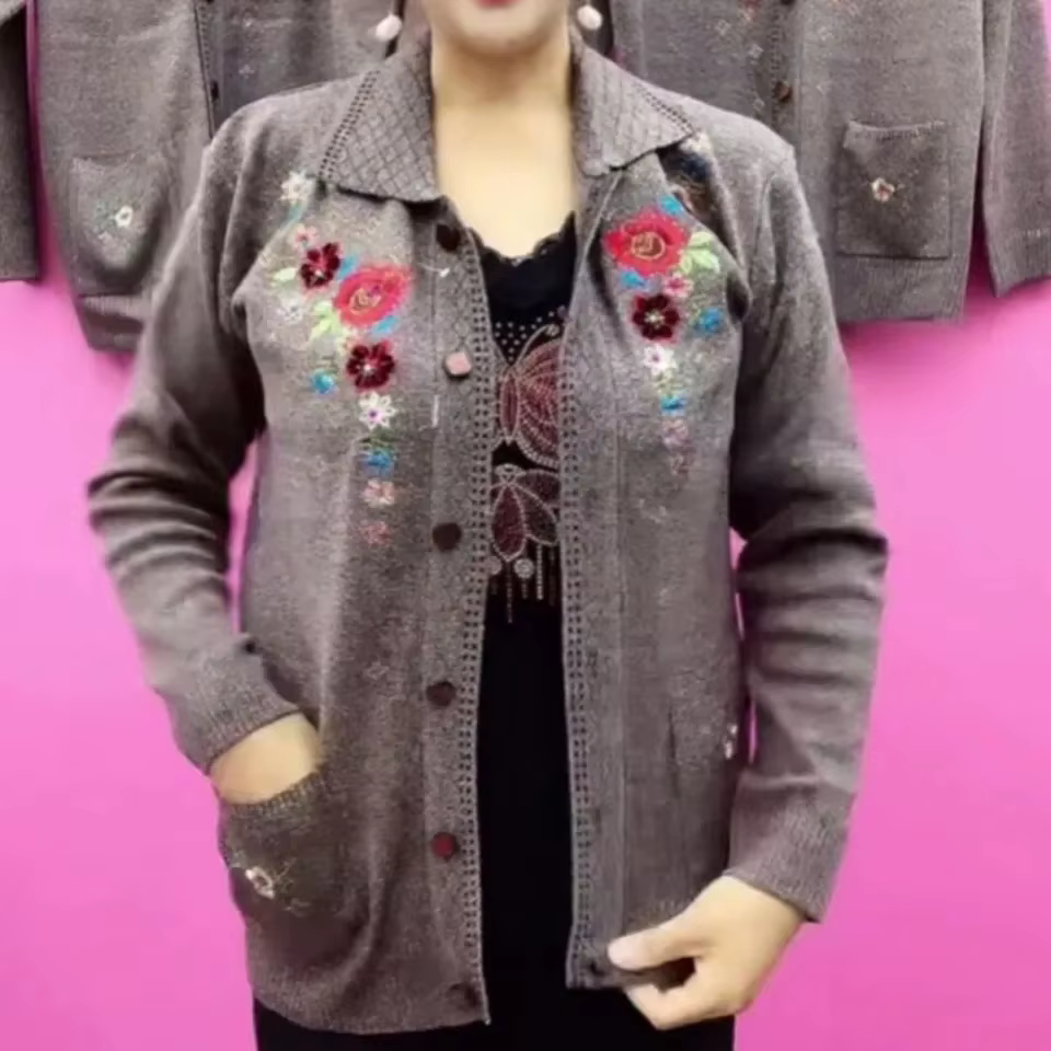 Cardigan brodé à col carré pour femme