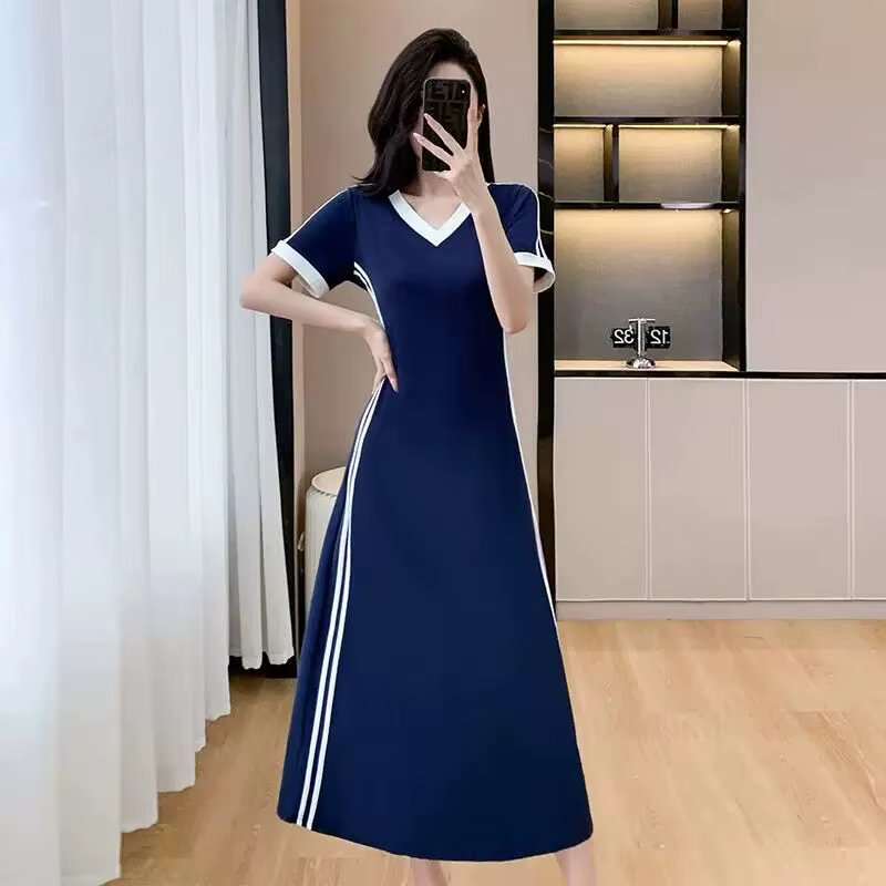 Robe longue élégante à col montant et col en V, manches courtes, style français, nouvelle collection Printemps-Été 2026, taille ajustée
