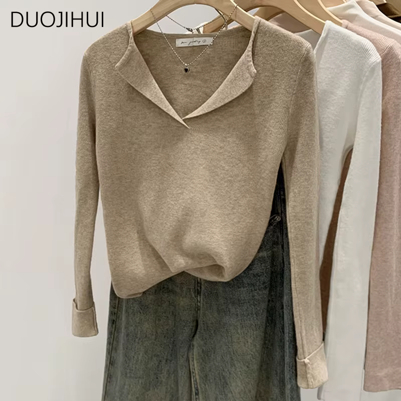 Pull blanc à manches longues et col en V pour femme