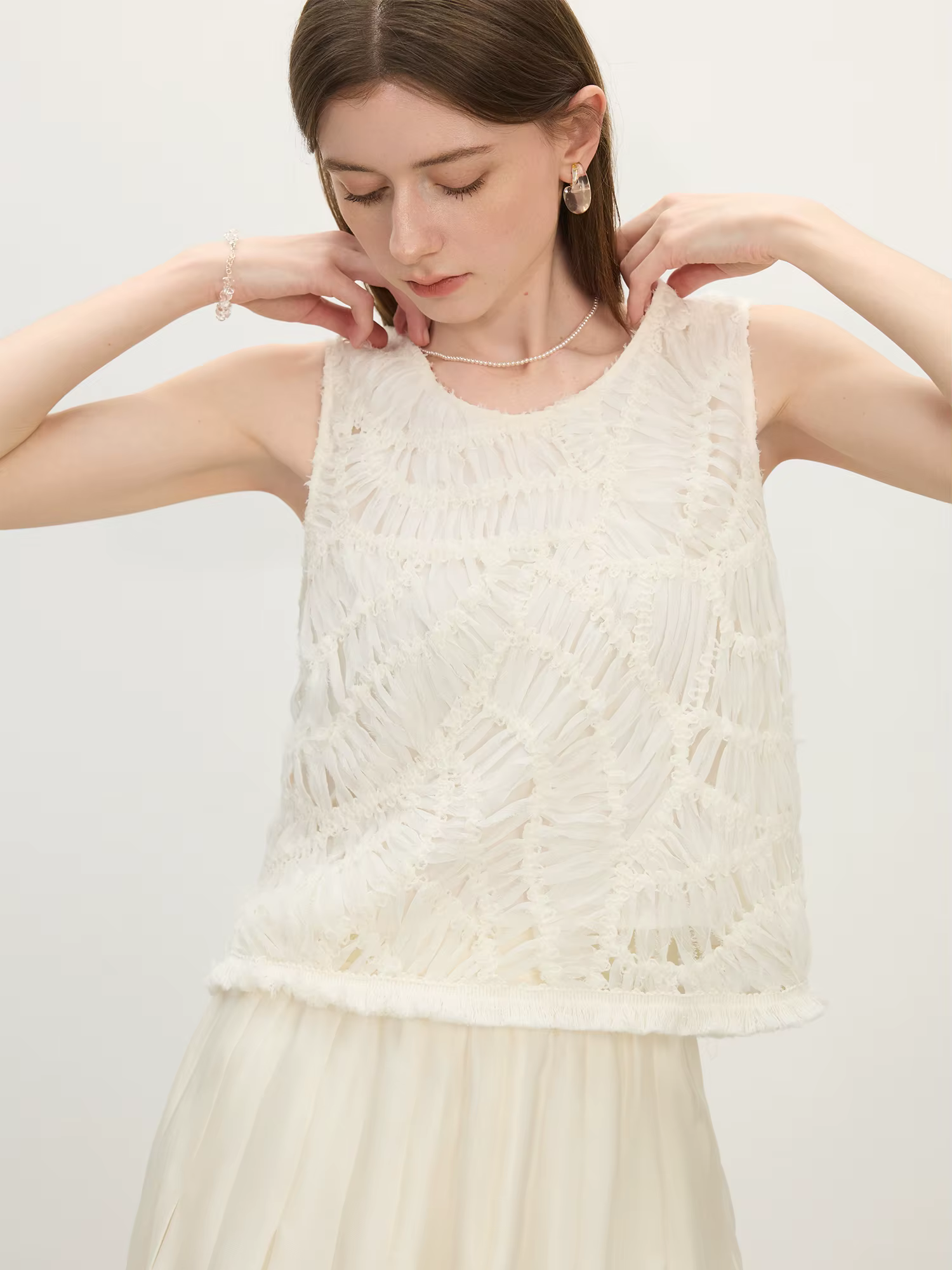 FSLE tressé ample sans manches mode gilet haut Beige pour les femmes 2025 été nouveauté vacances saison polyvalent hauts 25FS12337