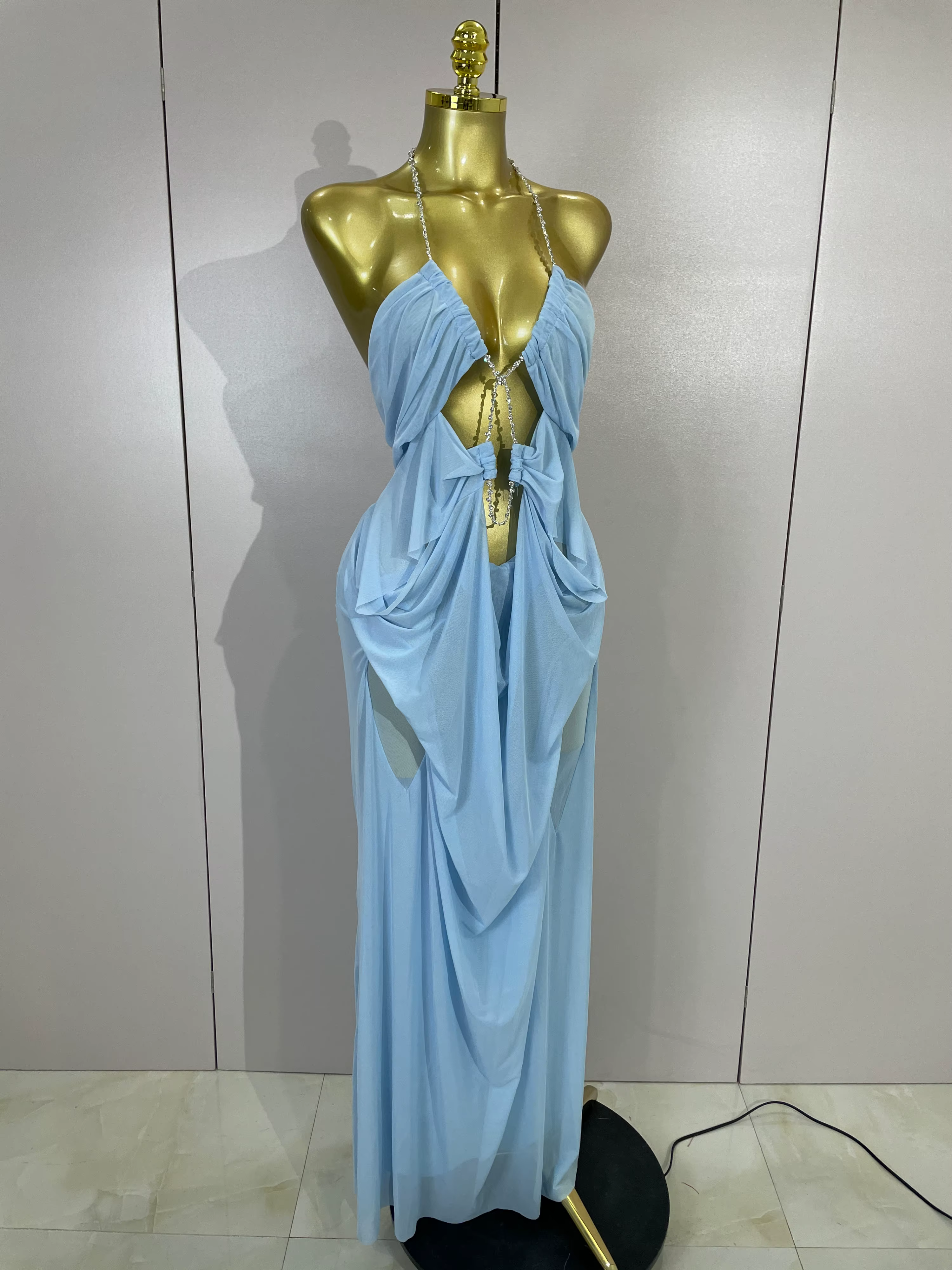 Robe longue élégante et luxueuse en maille transparente, sexy, à col halter, dos nu, sans manches, pour femmes, pour club, soirée, bal, vacances