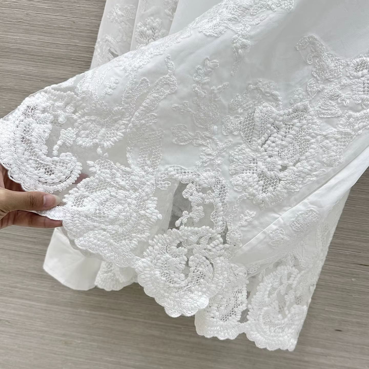 Chemisier Femme Blanc Décontracté à Col Polo, Broderie Florale en Dentelle Lourde, Boutonnage Simple