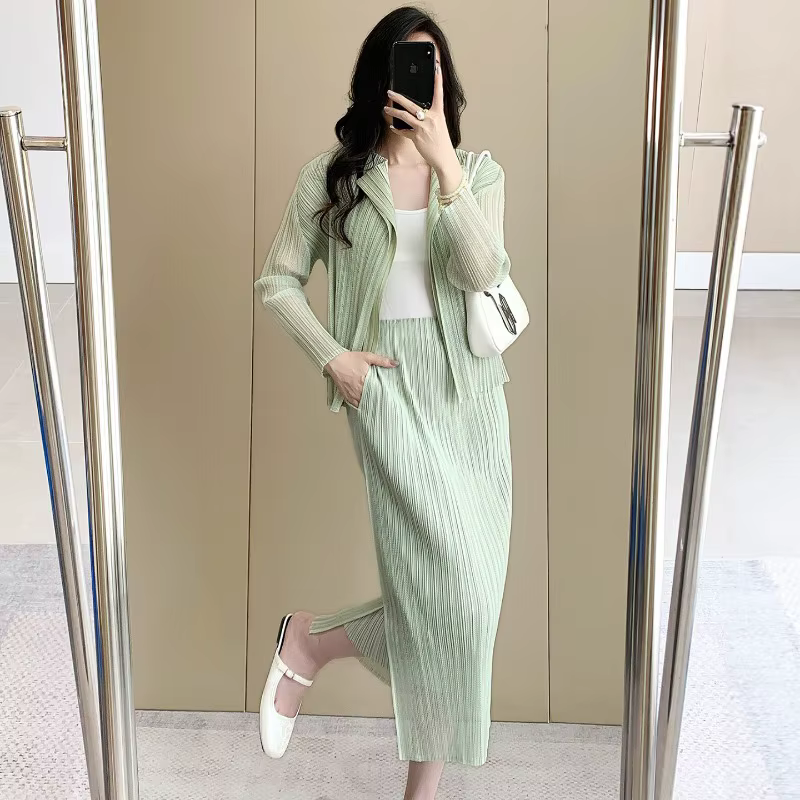 Ensemble plissé Miyake : Cardigan double épaisseur en maille à manches longues anti-UV et jupe élastique simple sans repassage – Collection été 2026 pour femme