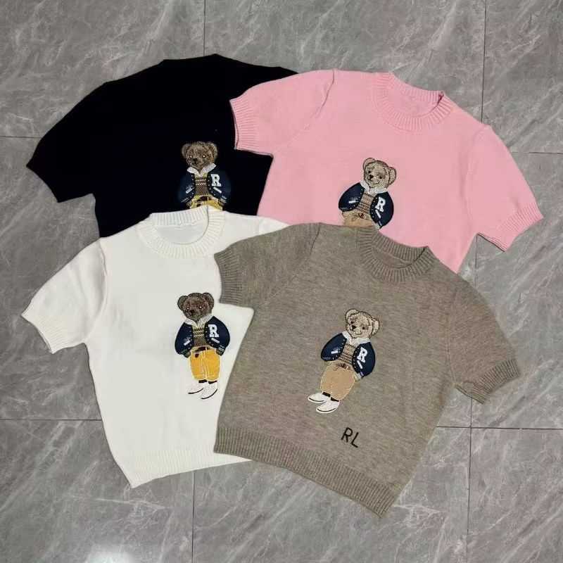 Pull en laine brodé à la main avec motif d'ours vintage