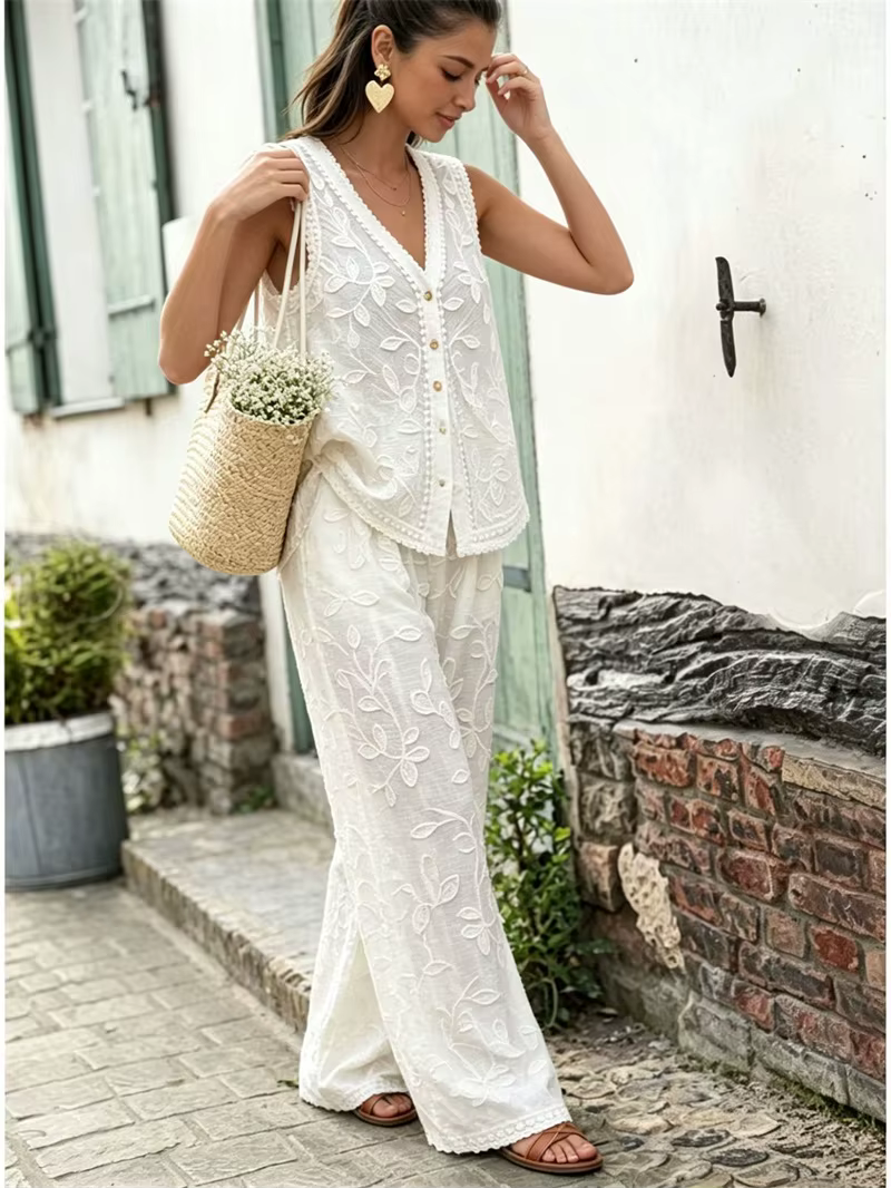 Ensemble gilet et pantalon blancs brodés en jacquard