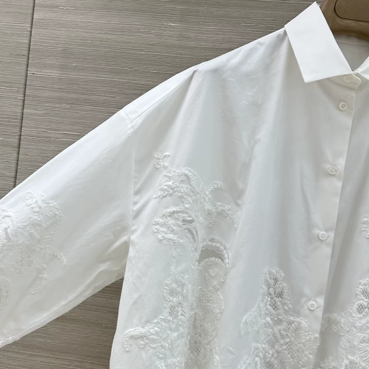 Chemisier Femme Blanc Décontracté à Col Polo, Broderie Florale en Dentelle Lourde, Boutonnage Simple