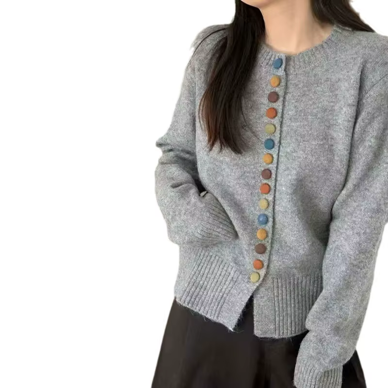 Cardigan tricoté à manches longues pour femmes dans un style coloré à bouton unique