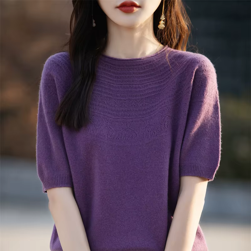 Pull en laine mérinos avec col rond et détails ajourés pour femmes, idéal pour l'automne et l'hiver, confort et élégance assurés
